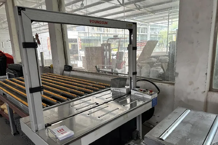 Strapping Machine for packaging finished products